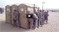 חיילים אמריקאים- תרגול בשירותים כימיים