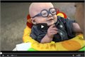 מרגש עד דמעות - תינוק קיבל משקפיים!