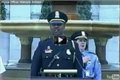 שוטרים אמריקאים עושים צחוק במסדר