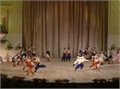 פשוט נהדר. שימו לב לאיזה גובה הם מצליחים להגיע. בלט עממי רוסי בכל הדרום.